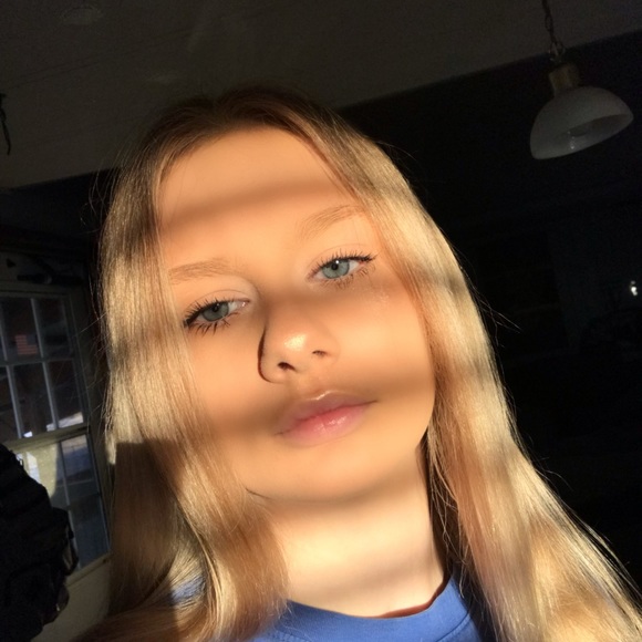 Meet your Posher, Macey - Picture 1 of 1